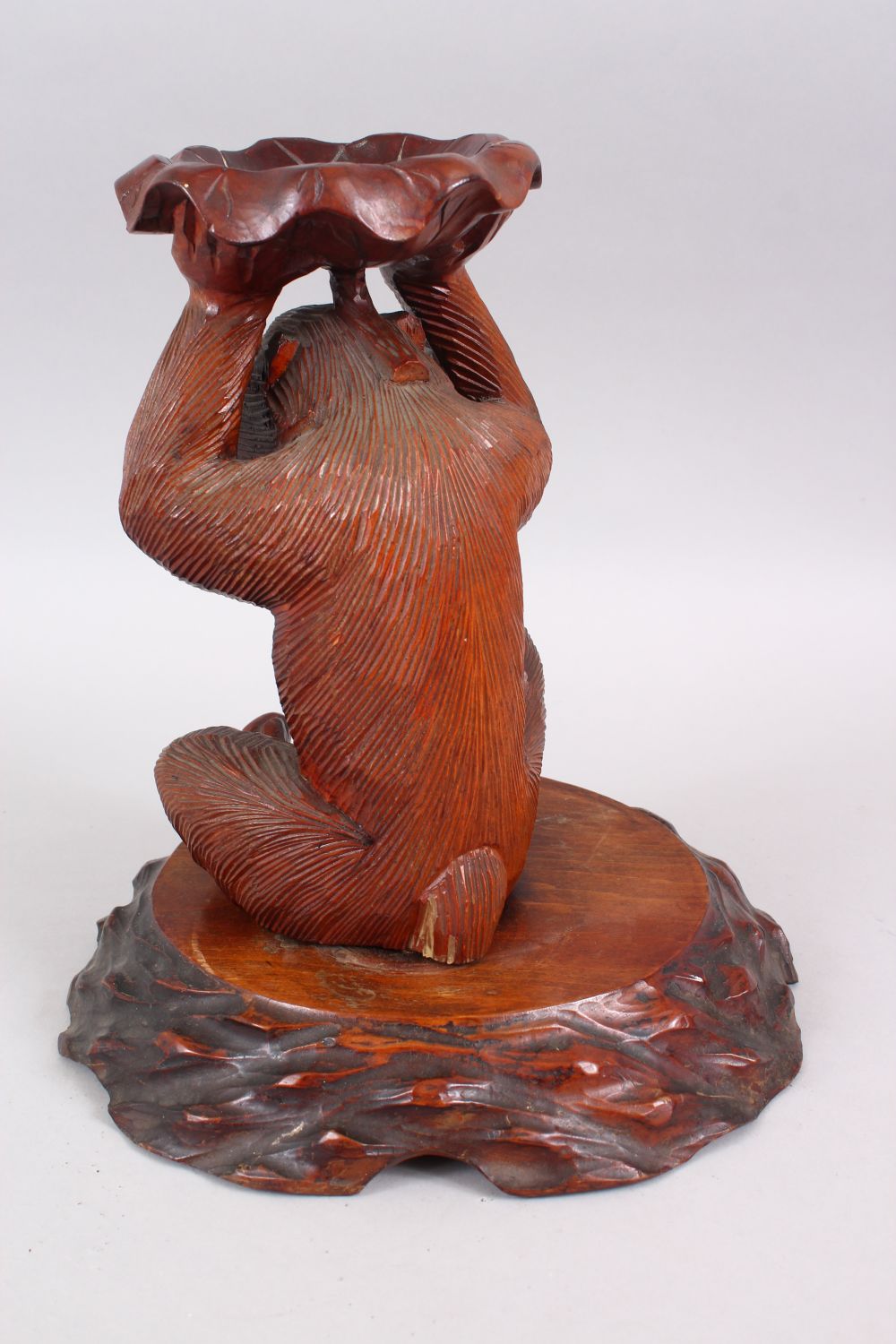 A JAPANESE MEIJI PERIOD CARVED HARDWOOD STAND IN THE FORM OF A MONKEY, the monkey realistically - Image 3 of 4