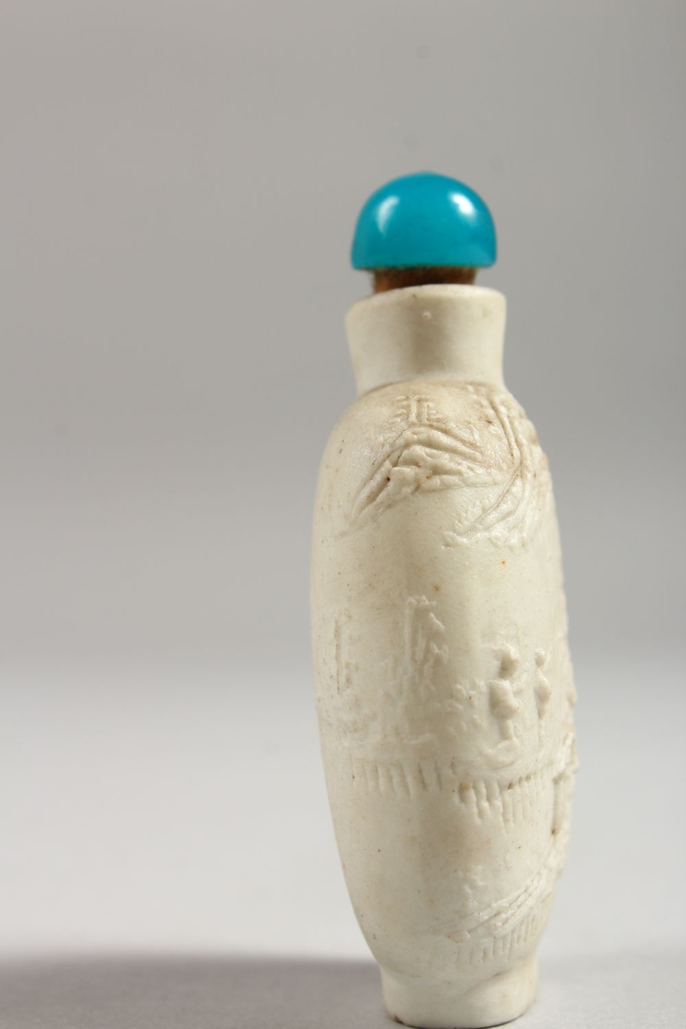 A LANDSCAPE DESIGN SNUFF BOTTLE with blue stopper, 6.2cm - Image 5 of 9