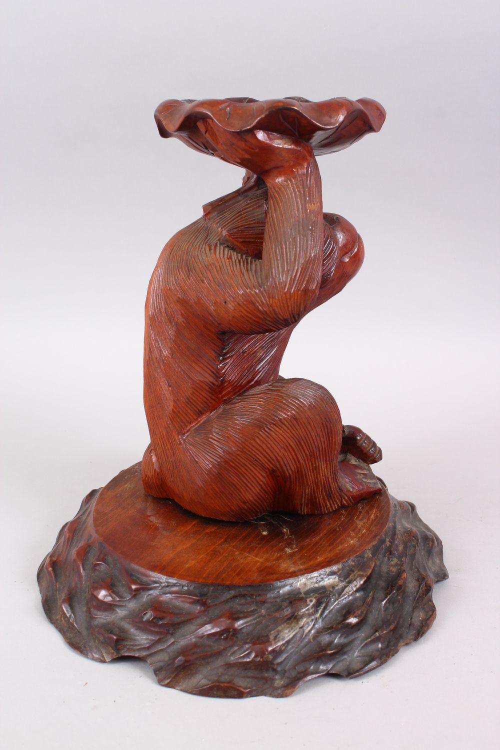 A JAPANESE MEIJI PERIOD CARVED HARDWOOD STAND IN THE FORM OF A MONKEY, the monkey realistically - Image 2 of 4