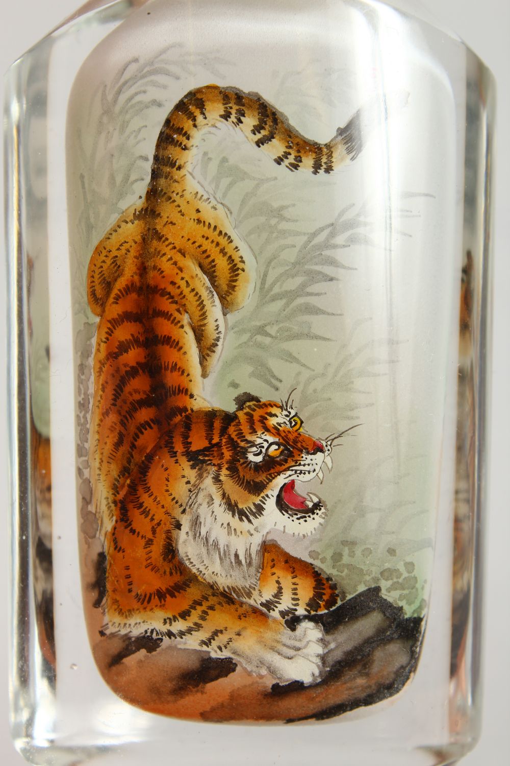 A GOOD SNUFF BOTTLE painted with tigers, 9.5cm. - Image 7 of 13