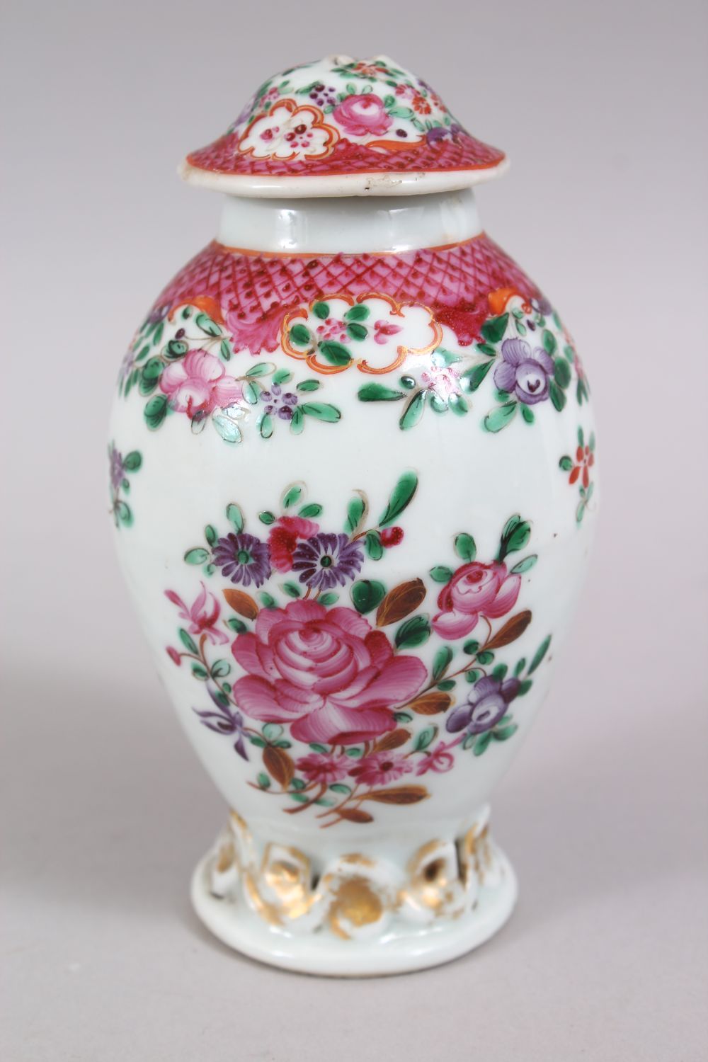 A CHINESE 19TH CENTURY FAMILLE ROSE PORCELAIN TEA CADDY, decorated with floral design, 13cm high. - Image 3 of 5