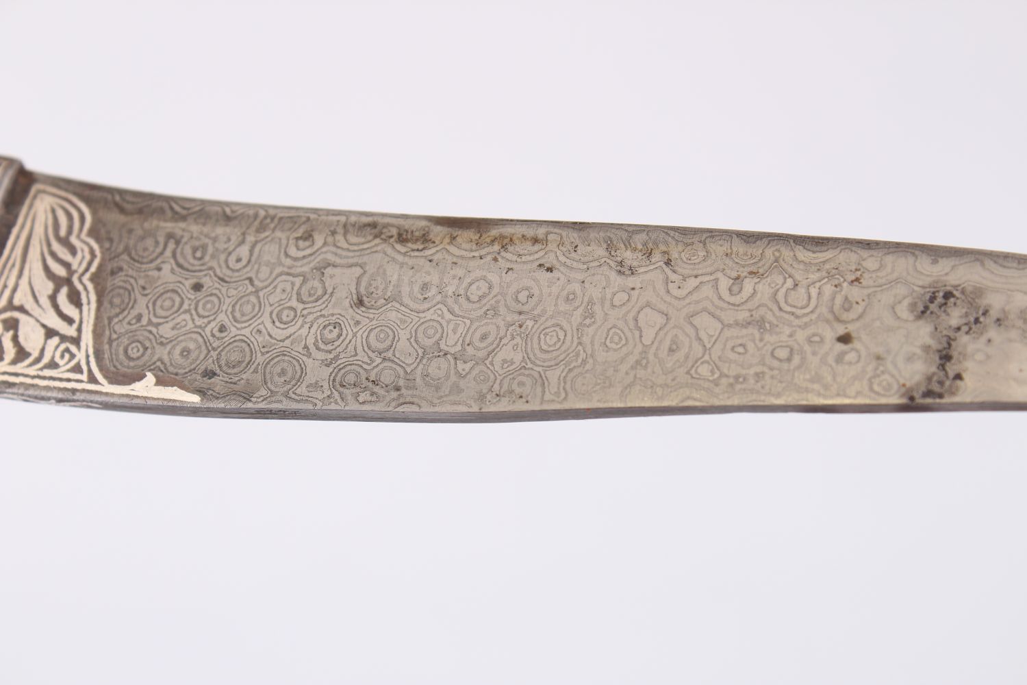 A GOOD ISLAMIC / CAUCASIAN NIELLO SILVER INLAID DAGGER / KINDJAL, the body and case inlaid heavily - Image 4 of 4