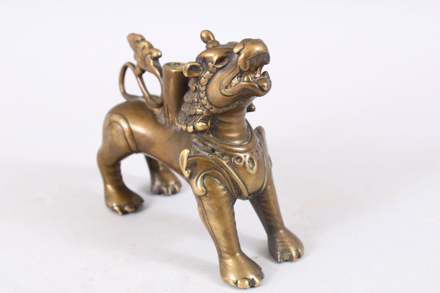 A FINE 15TH - 17TH CENTURY TIBETAN BRONZE FIGURE OF A LION / INCENSE, stood in a striking pose, 11cm - Image 2 of 4