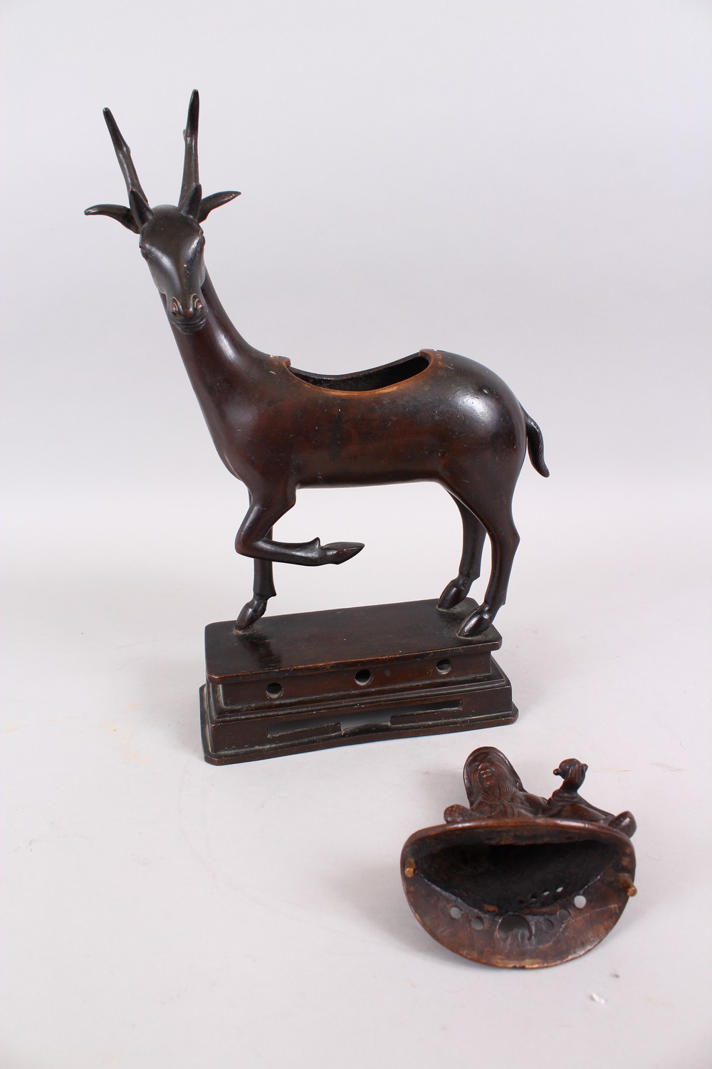 A 19TH CENTURY CHINESE BRONZE CENSER / BURNER OF A DEER, the deer in a gentle pose with one hoof - Image 7 of 7