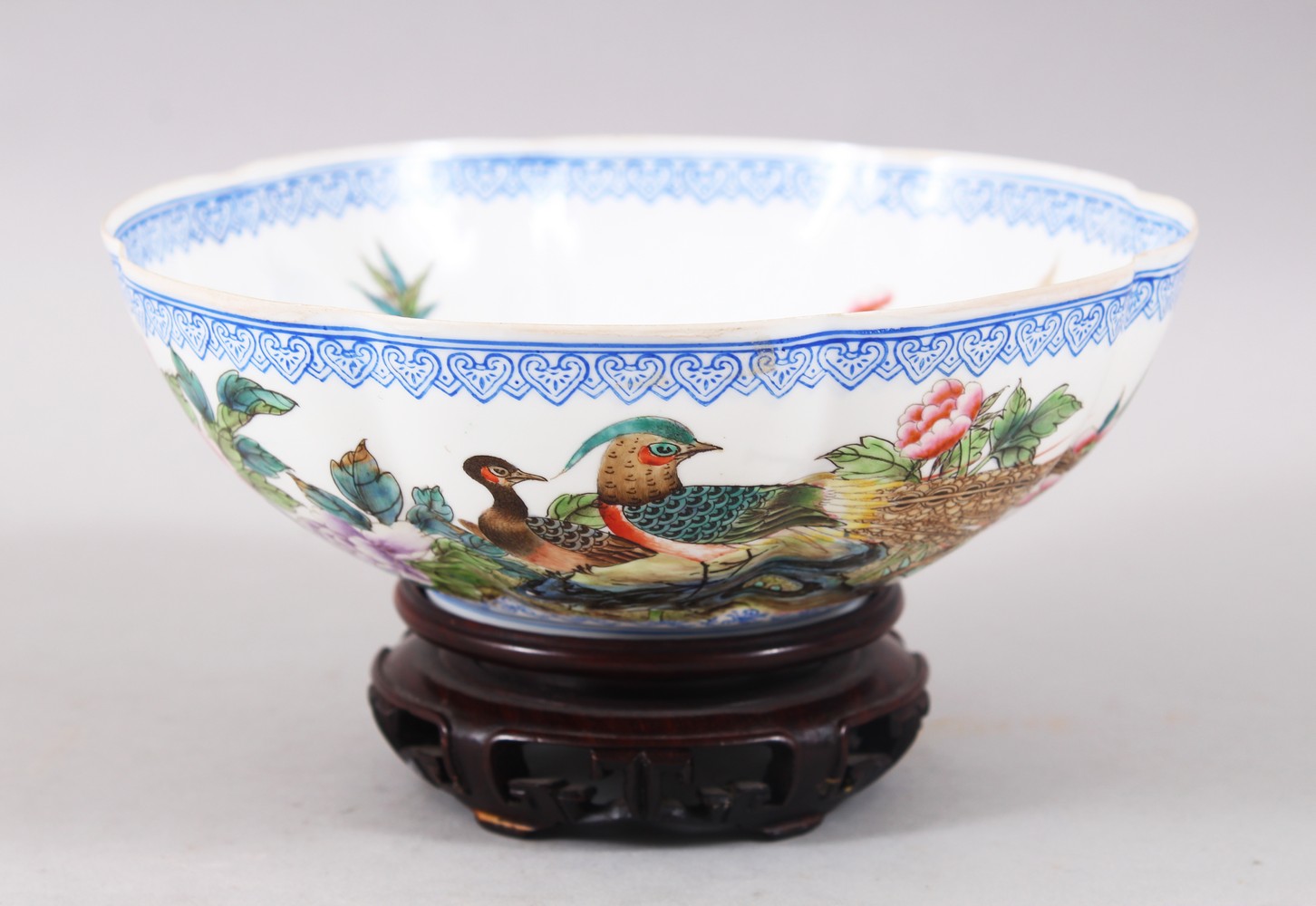 A GOOD CHINESE 20TH CENTURY EGGSHELL PORCELAIN BOWL, decorated with scenes of lotus flowers and blue