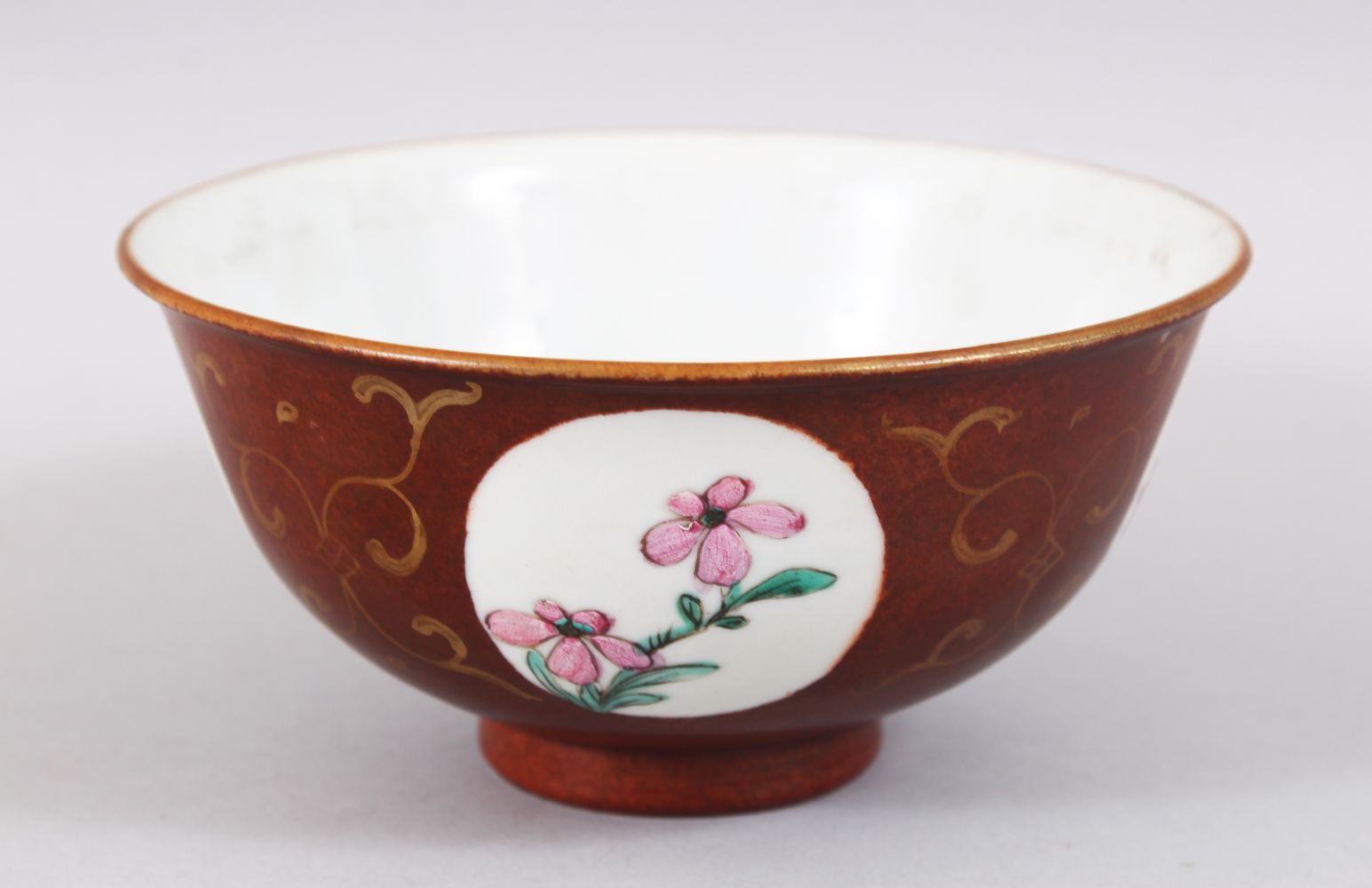 A CHINESE REPUBLIC STYLE BROWN GROUND FAMILLE ROSE PORCELAIN BOWL, with roundel panels of floral