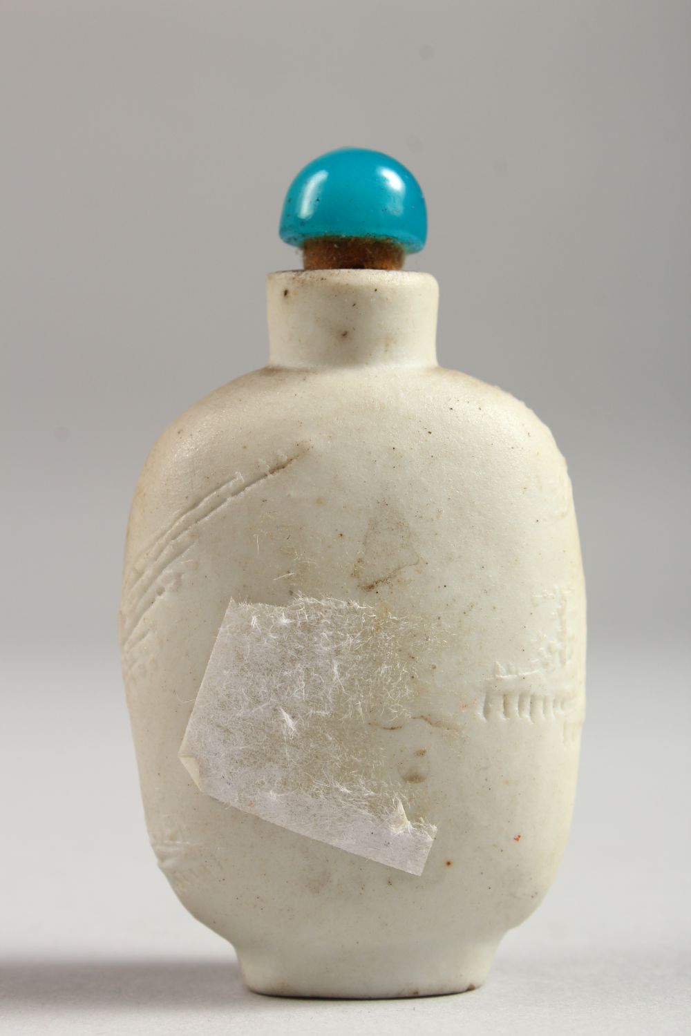 A LANDSCAPE DESIGN SNUFF BOTTLE with blue stopper, 6.2cm - Image 4 of 9