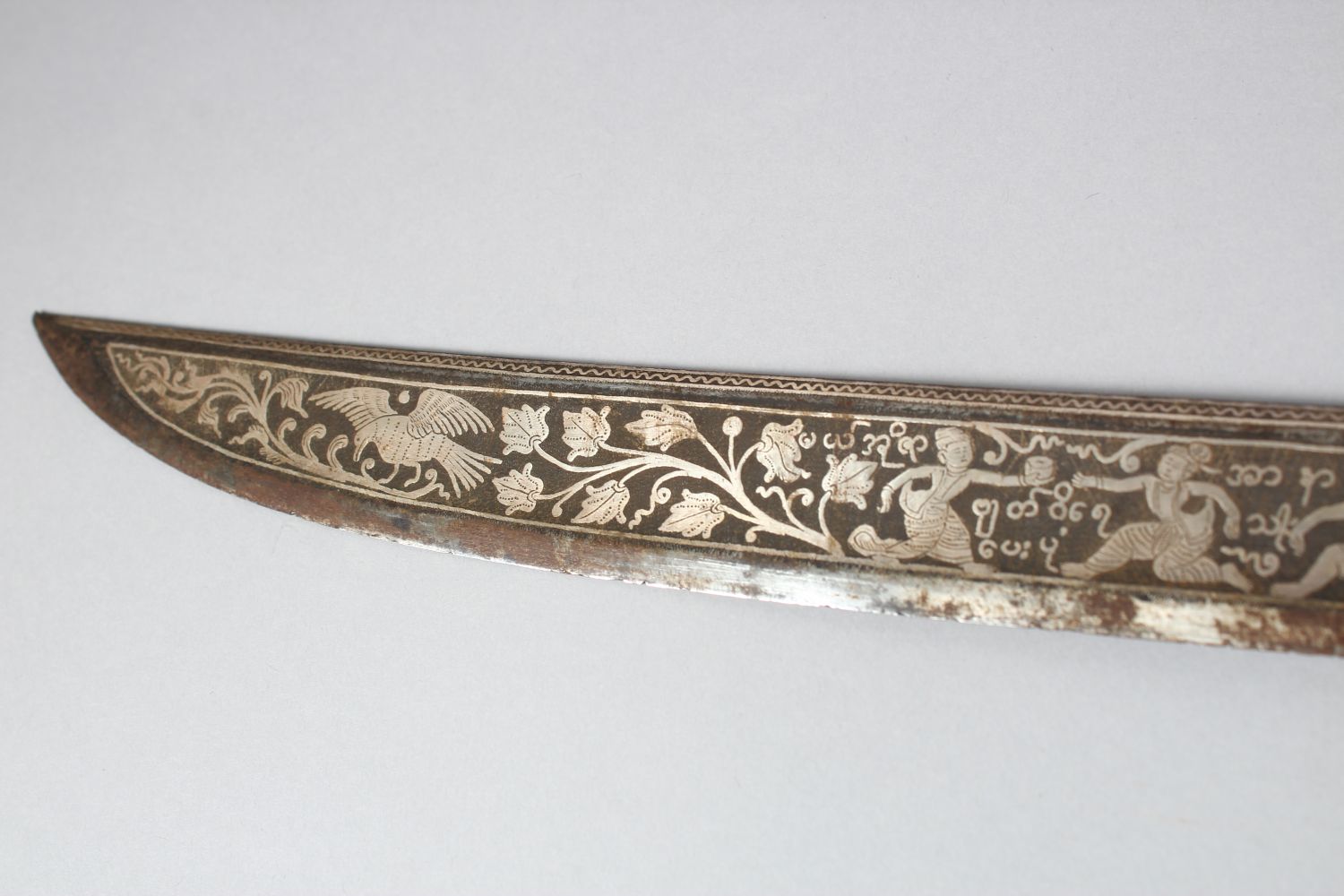 A 19TH CENTURY NIELLO INLAID SILVER HILTED BURMESE DHA SWORD, with fine silver inlaid blade and - Image 13 of 14