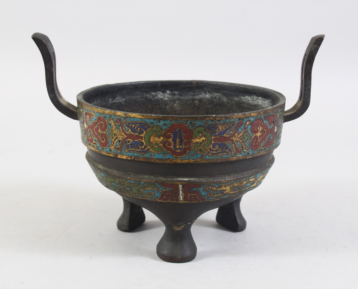 A GOOD CHINESE 19TH CENTURY OR EARLIER CLOISONNE TRIPOD CENSER, the censer with ccloisonne band