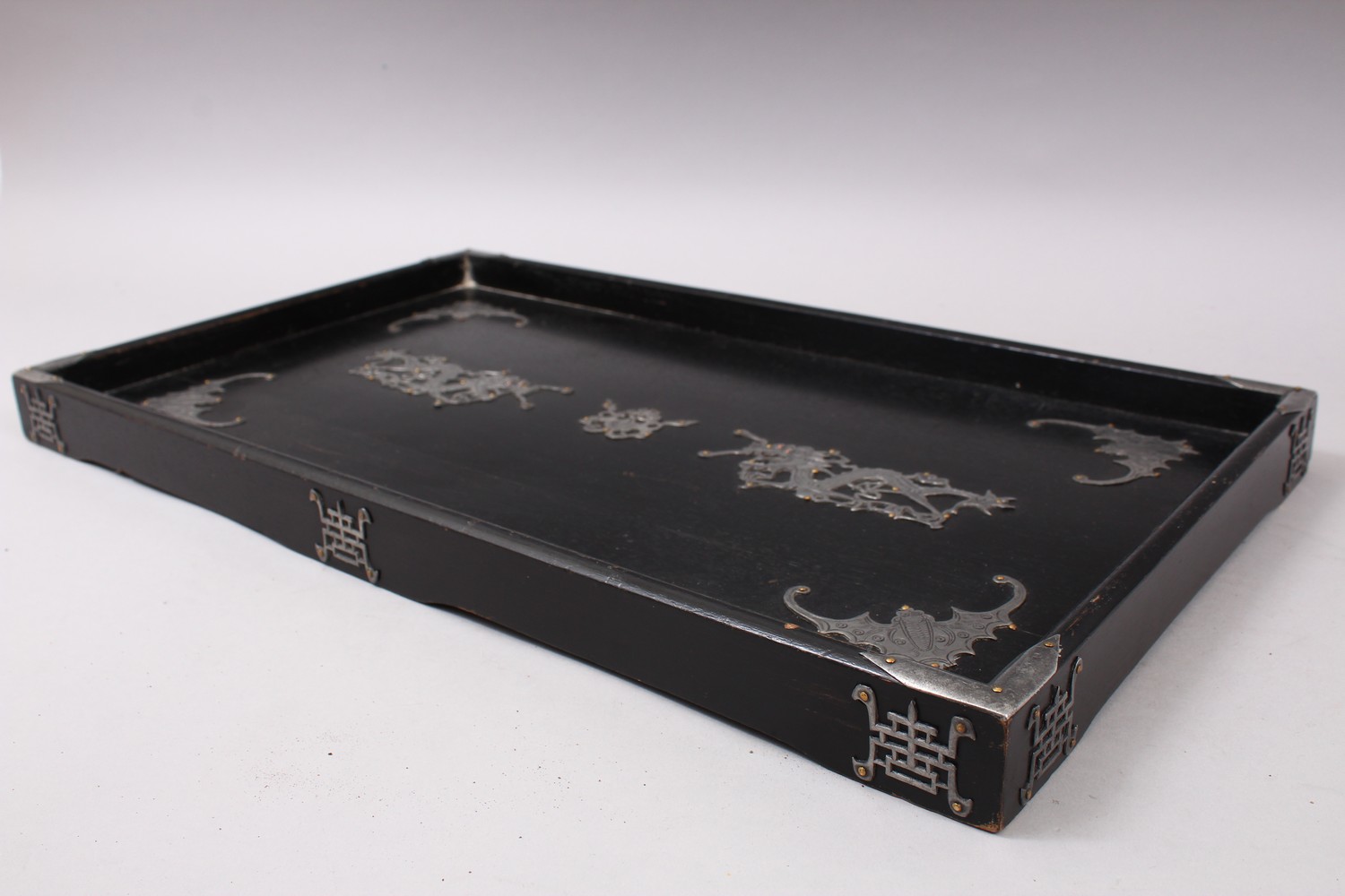 A GOOD CHINESE EARLY 20TH CENTURY PEWTER ONLAID WOODEN TRAY, the tray with pewter dragon and bat - Image 8 of 11