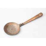 AN UNUSUAL 18TH/19TH CENTURY PERSIAN COPPER STRAINER, with engraved decoration 38 cm long.