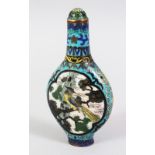 A GOOD 18TH / 19TH CENTURY CHINESE CLOISONNE SNUFF BOTTLE, the bottle depicting scenes of birds upon
