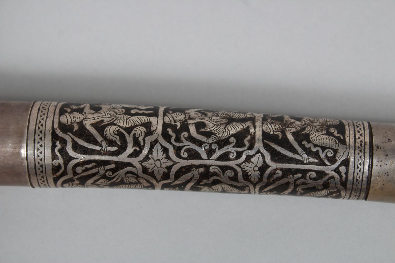 A 19TH CENTURY NIELLO INLAID SILVER HILTED BURMESE DHA SWORD, with fine silver inlaid blade and - Image 2 of 14