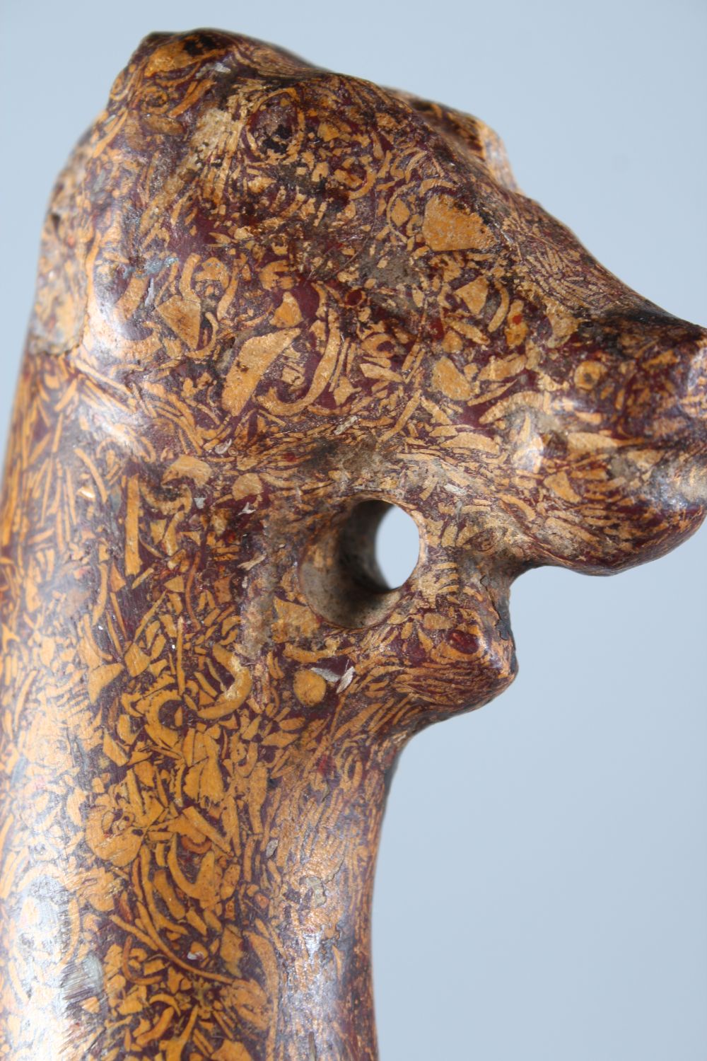 AN EARLY INDIAN CARVED STONE DAGGERS HANDLE IN THE FORM OF A HORSES HEAD, 14cm long. - Image 4 of 6