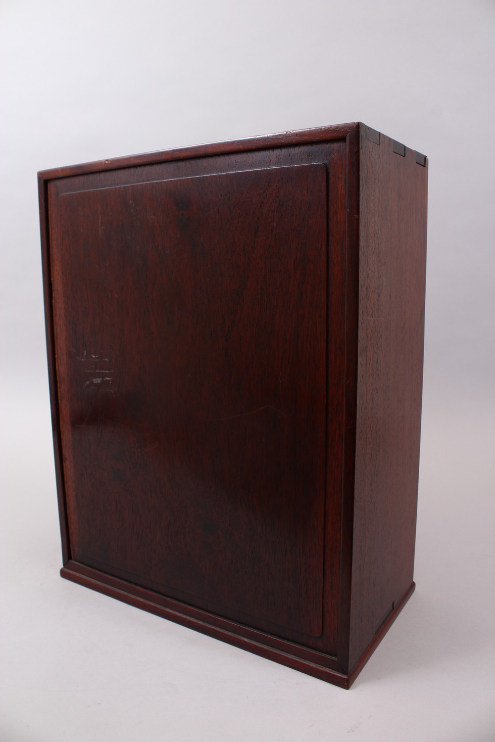 A GOOD JAPANESE MEIJI PERIOD HARDWOOD & SHIBAYAMA STYLE TABLE CABINET, the panels of the cabinet - Image 9 of 9