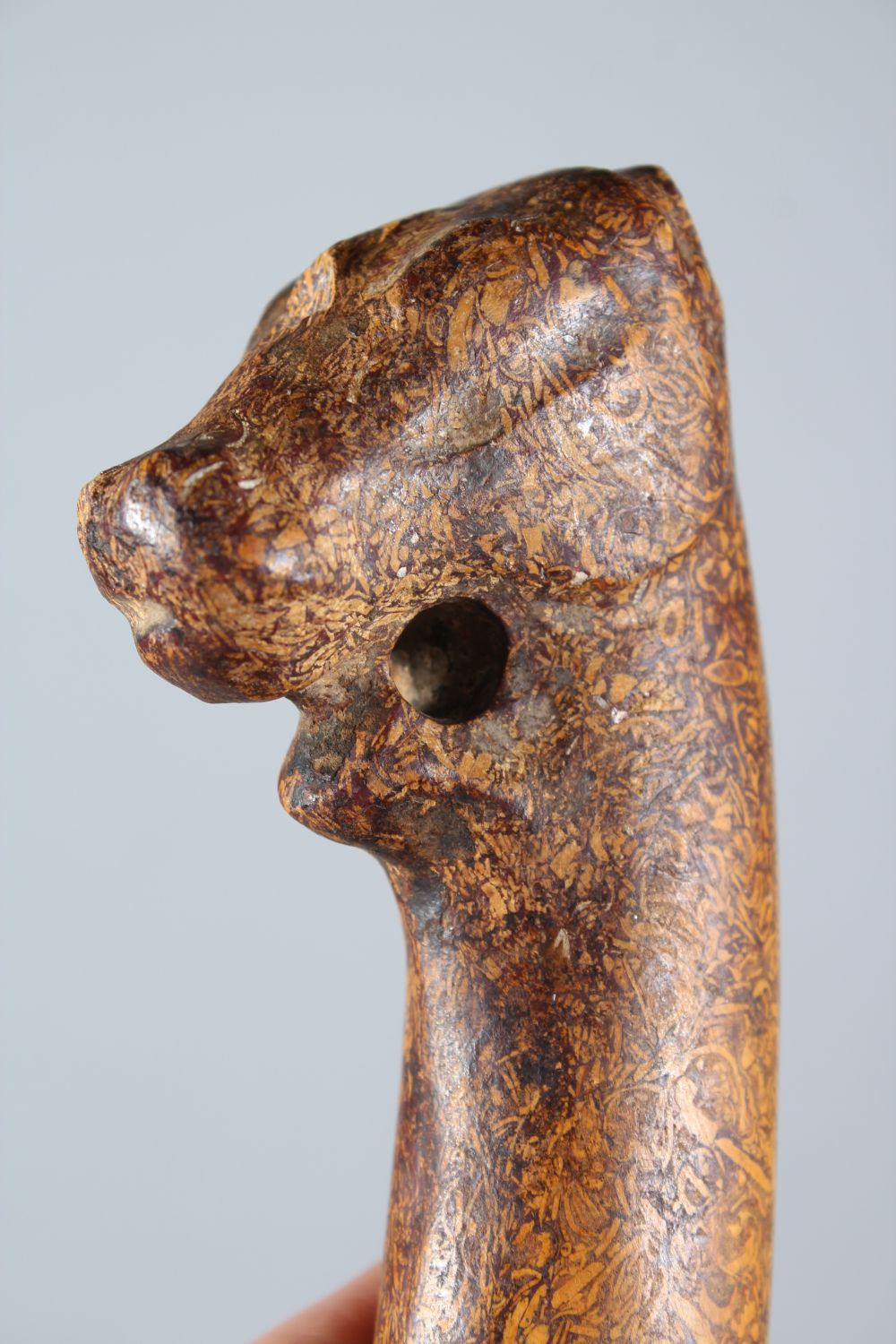 AN EARLY INDIAN CARVED STONE DAGGERS HANDLE IN THE FORM OF A HORSES HEAD, 14cm long. - Image 3 of 6