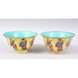 A PAIR OF 19TH / 20TH CENTURY CHINESE FAMILLE JAUNE PORCELAIN BOWLS, each paointed with eight