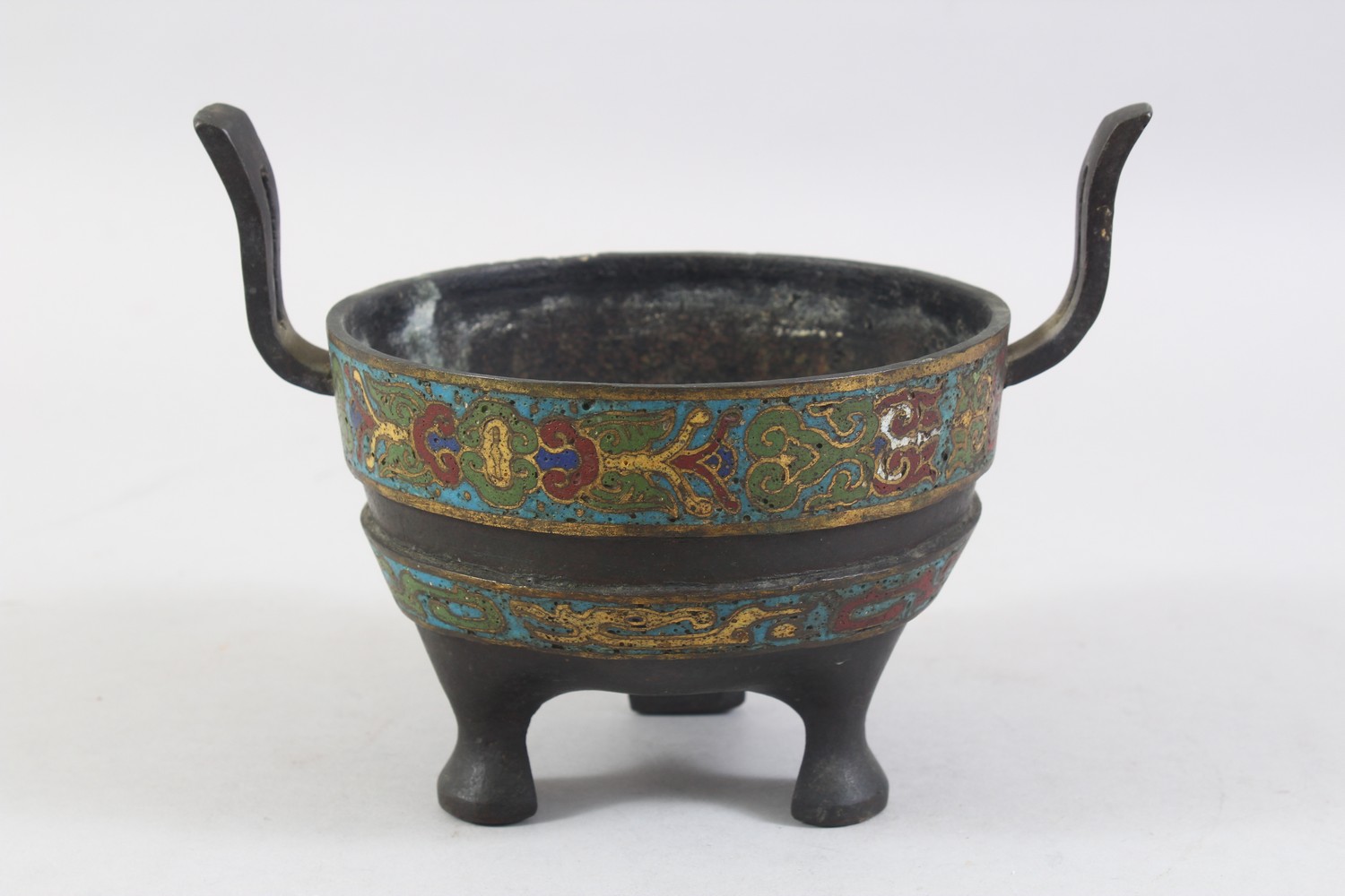 A GOOD CHINESE 19TH CENTURY OR EARLIER CLOISONNE TRIPOD CENSER, the censer with ccloisonne band - Image 3 of 7