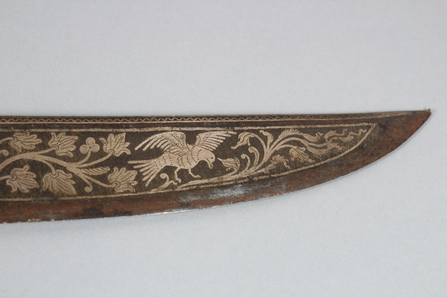 A 19TH CENTURY NIELLO INLAID SILVER HILTED BURMESE DHA SWORD, with fine silver inlaid blade and - Image 7 of 14