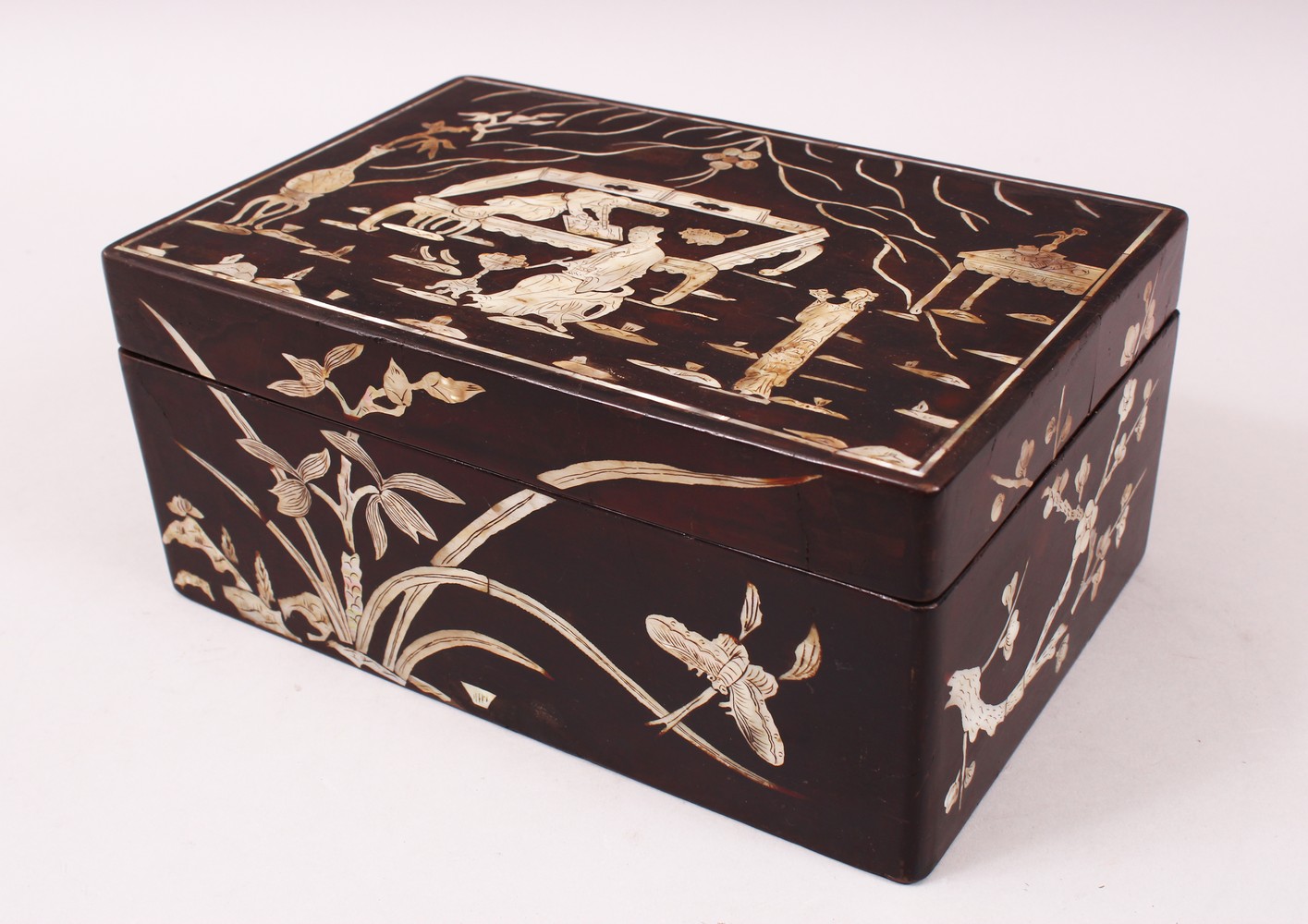 A GOOD 19TH / 20TH CENTURY CHINESE HARDWOOD & INLAID MOTHER OF PEARL OPIUM SMOKERS BOX, the lidded