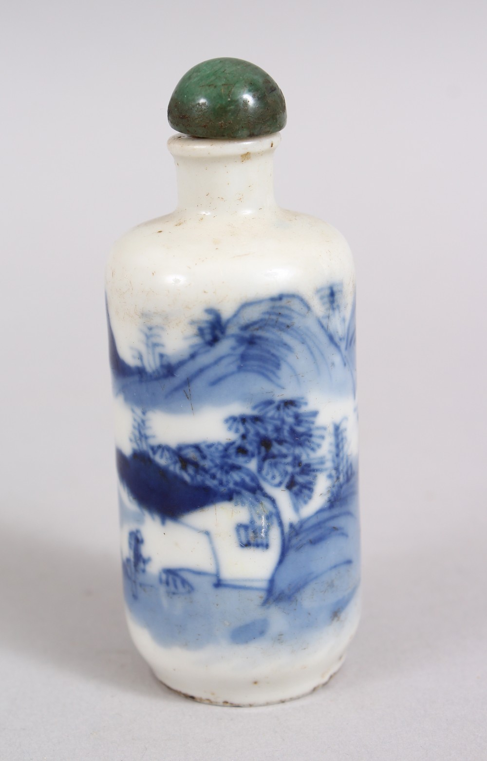 A GOOD 19TH CENTURY CHINESE BLUE & WHITE PORCELAIN SNUFF BOTTLE,decorated with scenes of landscapes,