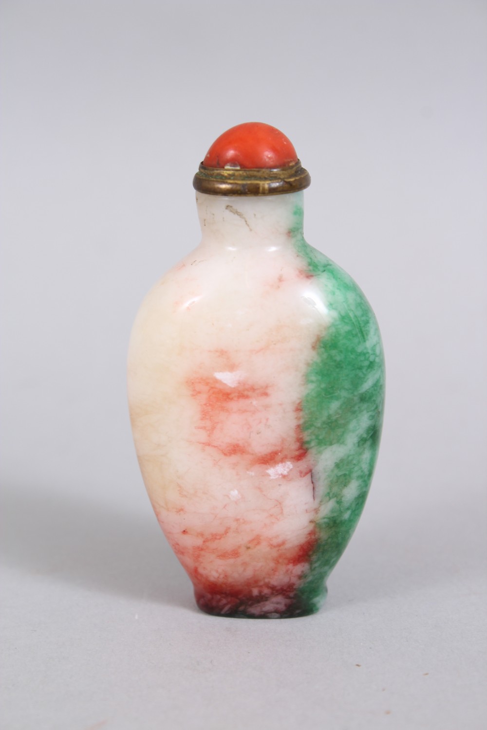 A GOOD 19TH / 20TH CENTURY CHINESE GREEN JADE / JADE LIKE SNUFF BOTTLE, with shades of green, - Image 2 of 3