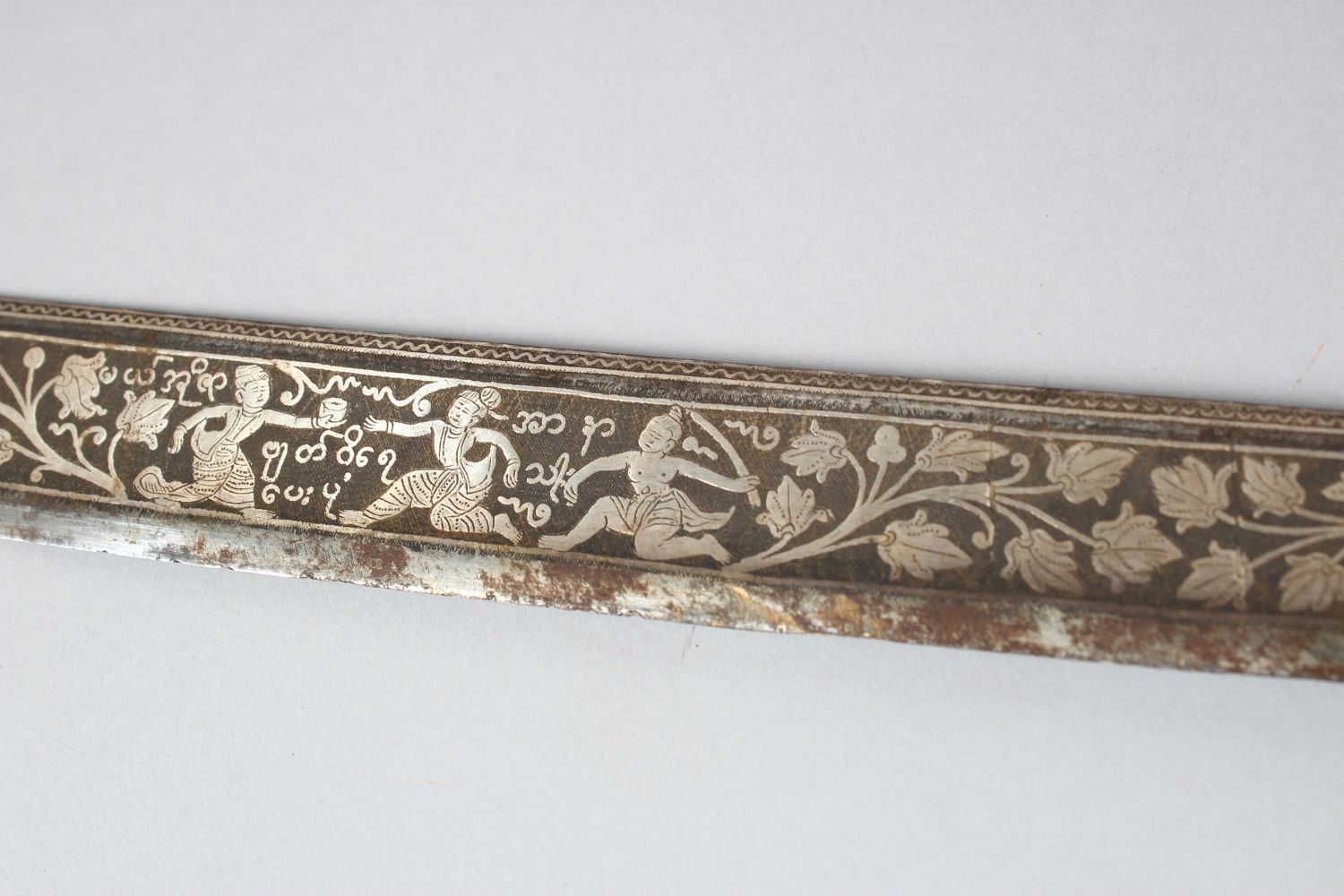 A 19TH CENTURY NIELLO INLAID SILVER HILTED BURMESE DHA SWORD, with fine silver inlaid blade and - Image 12 of 14