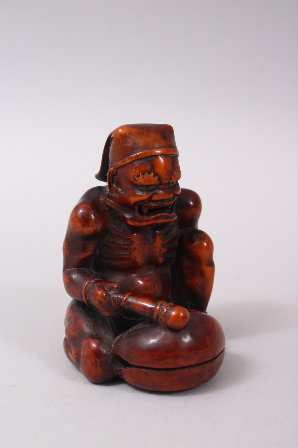 A GOOD JAPANESE MEIJI PERIOD CARVED WOOD OKIMONO GROUP - ONI & DRUM, the carved wood okimono - Image 2 of 6