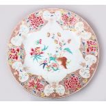 A GOOD 18TH CENTURY CHINESE QIANLONG / YONGZHENG FAMILLE ROSE PORCELAIN DISH, the dish decorated
