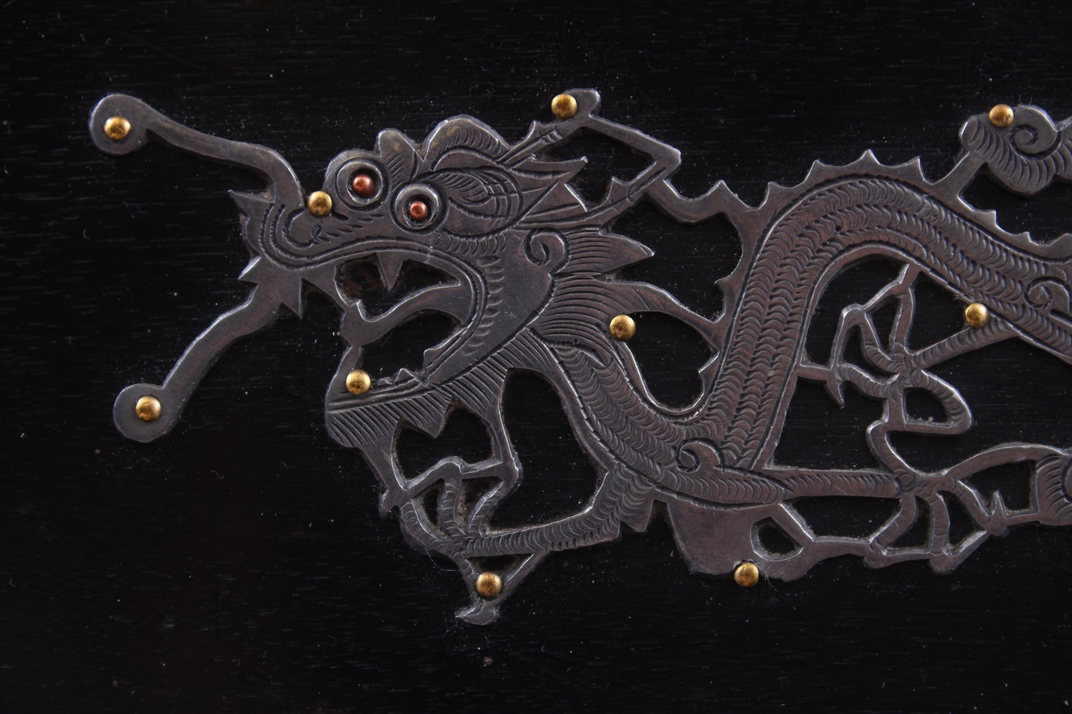 A GOOD CHINESE EARLY 20TH CENTURY PEWTER ONLAID WOODEN TRAY, the tray with pewter dragon and bat - Image 4 of 11