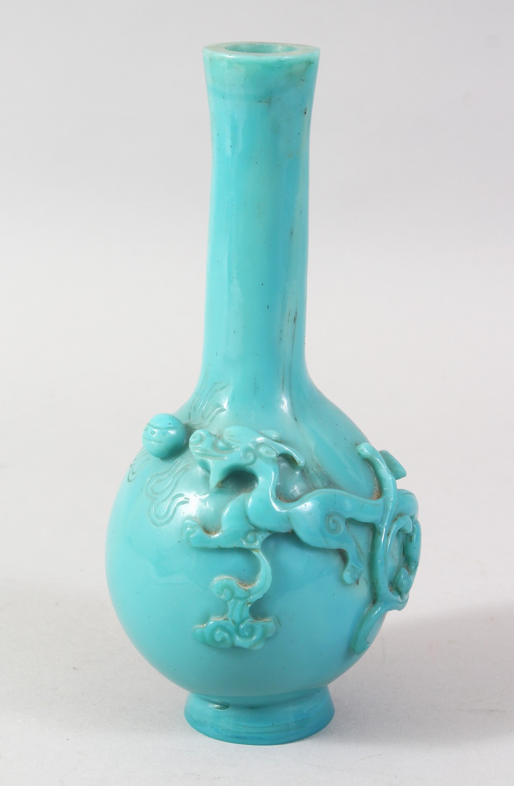 A GOOD 19TH CENTURY CHINESE PEKING GLASS BOTTLE VASE, with moulded decoration to the body