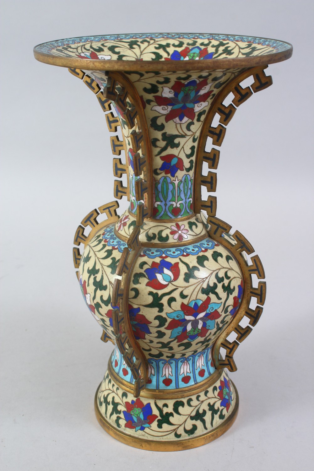 A FINE QUALITY 20TH CENTURY CHINESE CLOISONNE VASE, the vase with a pale yellow ground with formal - Image 3 of 8