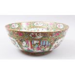 A GOOD 19TH CENTURY CHINESE CANTON FAMILLE ROSE PORCELAIN BOWL / BASIN, the decoration with panels