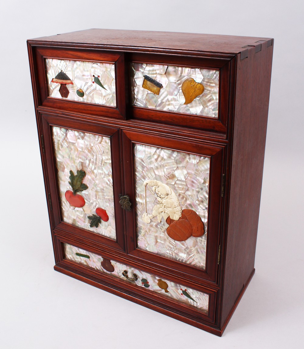 A GOOD JAPANESE MEIJI PERIOD HARDWOOD & SHIBAYAMA STYLE TABLE CABINET, the panels of the cabinet