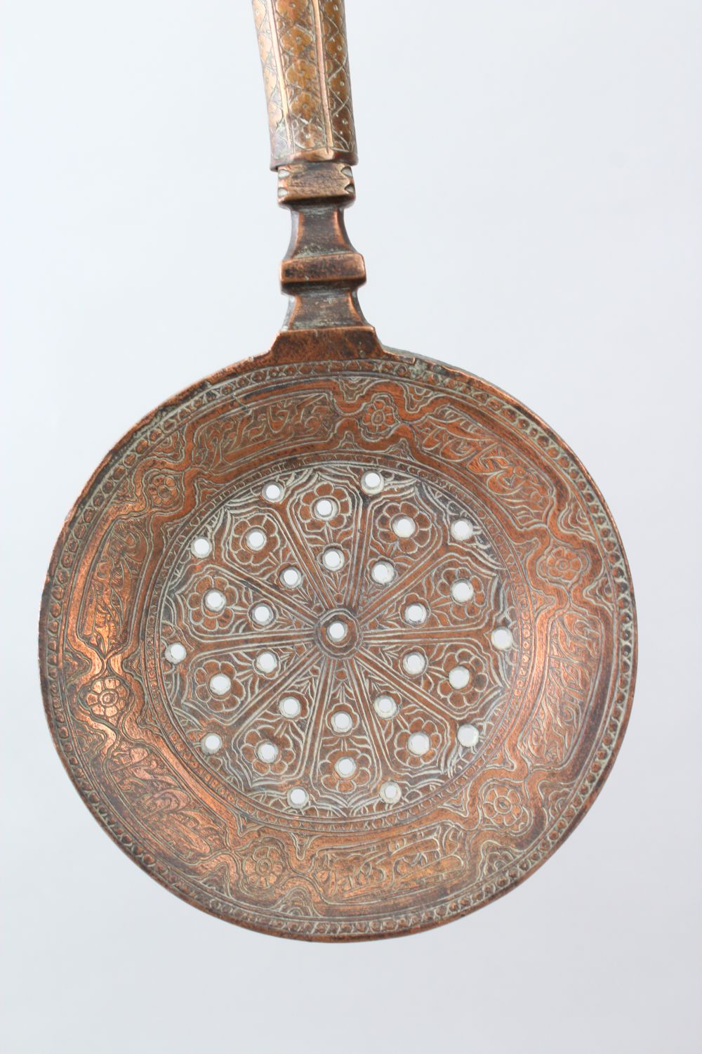 AN UNUSUAL 18TH/19TH CENTURY PERSIAN COPPER STRAINER, with engraved decoration 38 cm long. - Image 2 of 6