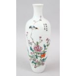 A GOOD CHINESE 20TH CENTURY REPUBLIC FAMILLE ROSE PORCELAIN VASE, the front with decoration of birds