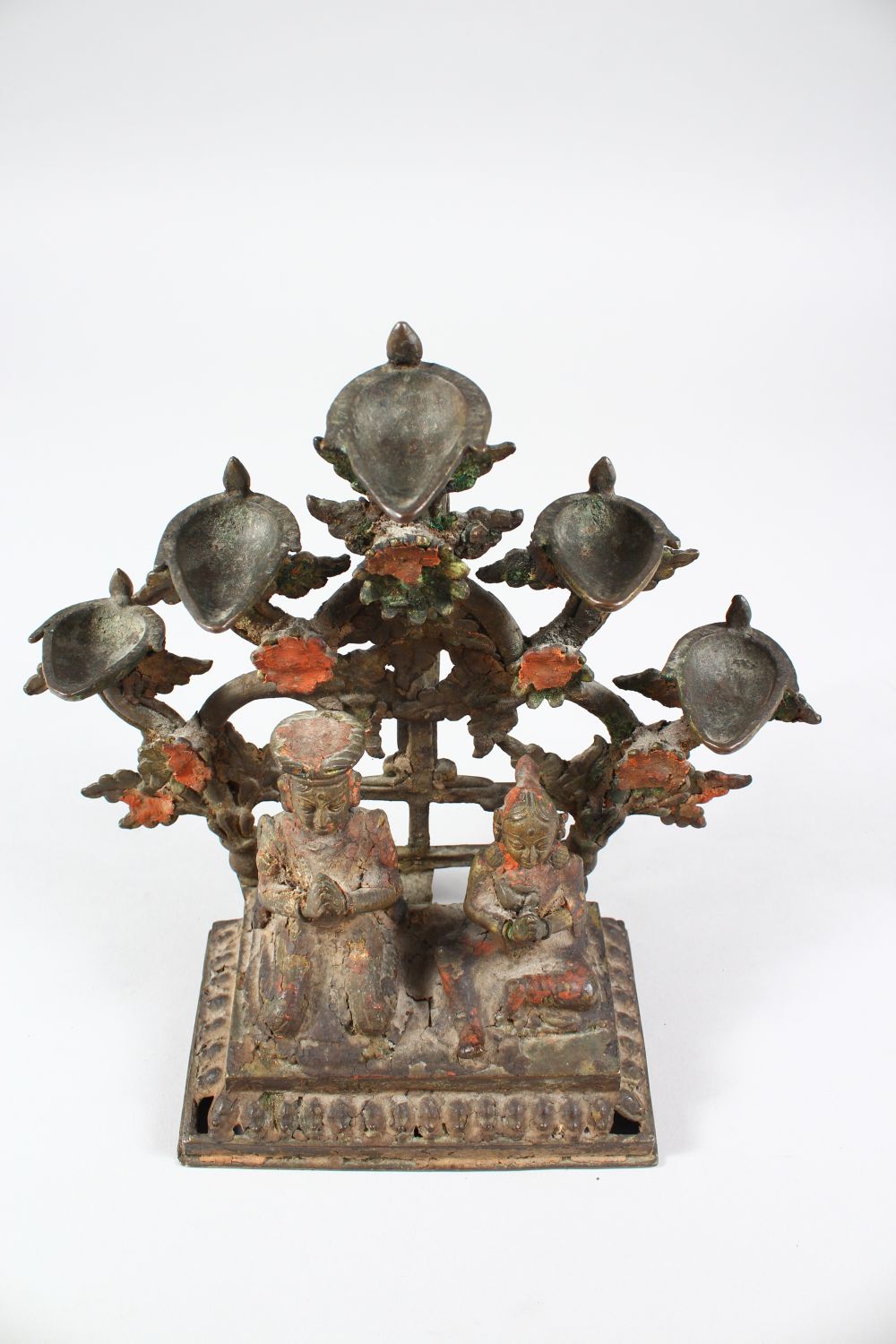 A FINE 18TH / 19TH CENTURY INDIAN OR NEPALESE BRONZE OIL LAMP, of a seated couple with five oil - Image 2 of 6