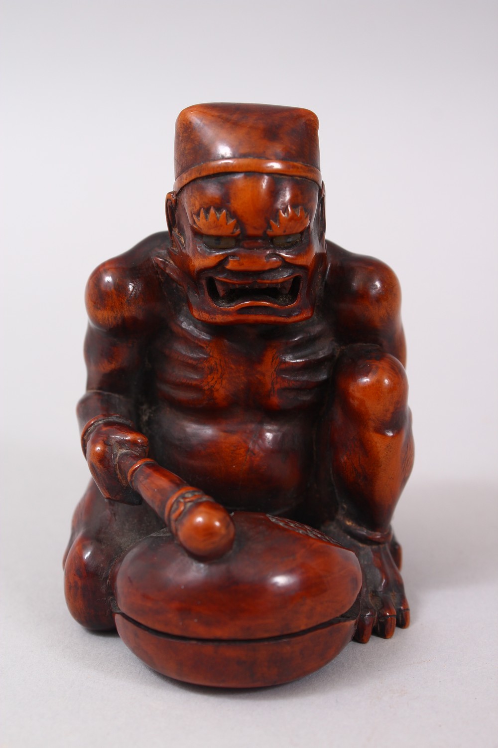 A GOOD JAPANESE MEIJI PERIOD CARVED WOOD OKIMONO GROUP - ONI & DRUM, the carved wood okimono - Image 3 of 6