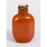 A 19TH / 20TH CENTURY CHINESE CARVED HARD STONE / AGATE / SOAPSTONE SNUFF BOTTLE, with hard stone