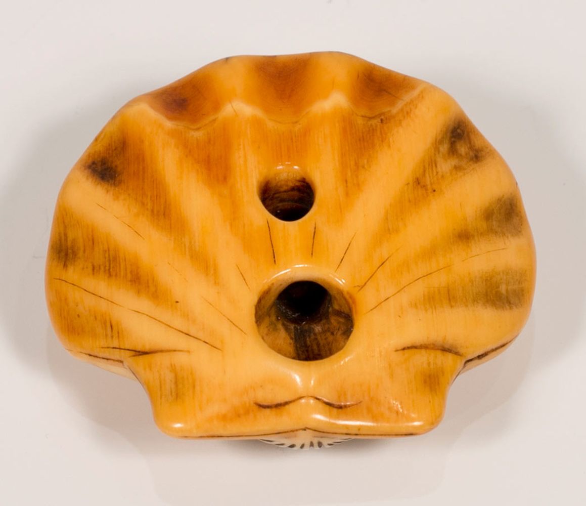 A JAPANESE EDO PERIOD CARVED IVORY NETSUKE OF CRAB & SHELLS, the crab upon the shell, the crabs eyes - Image 8 of 8