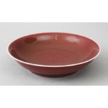 A GOOD 19TH / 20TH CENTURY OX BLOOD PORCELAIN SAUCER DISH, the dish bearing a six character