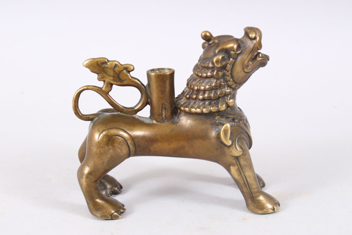 A FINE 15TH - 17TH CENTURY TIBETAN BRONZE FIGURE OF A LION / INCENSE, stood in a striking pose, 11cm - Image 3 of 4