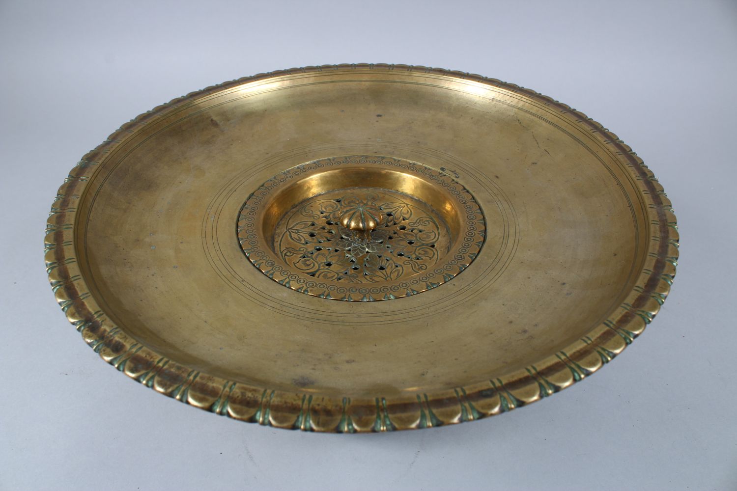 AN 18TH CENTURY MUGHAL INDIAN BRASS EWER & BASIN, the ewer 27cm high x 26cm wide. the basin 15cm - Image 4 of 6