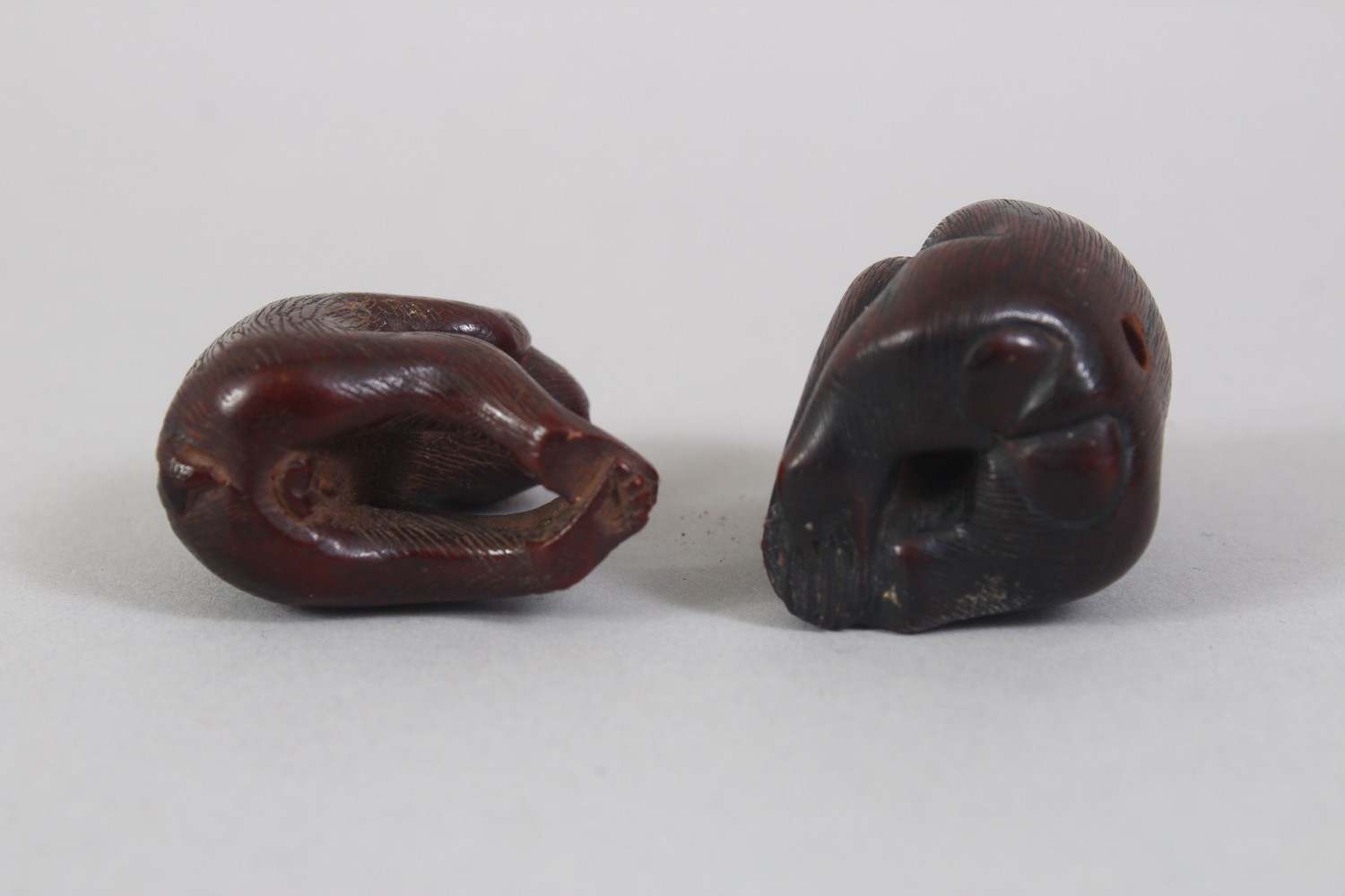 TWO GOOD JAPANESE MEIJI PERIOD CARVED WOODEN NETSUKE OF MONKEYS, both monkeys in seated positions - Image 4 of 4
