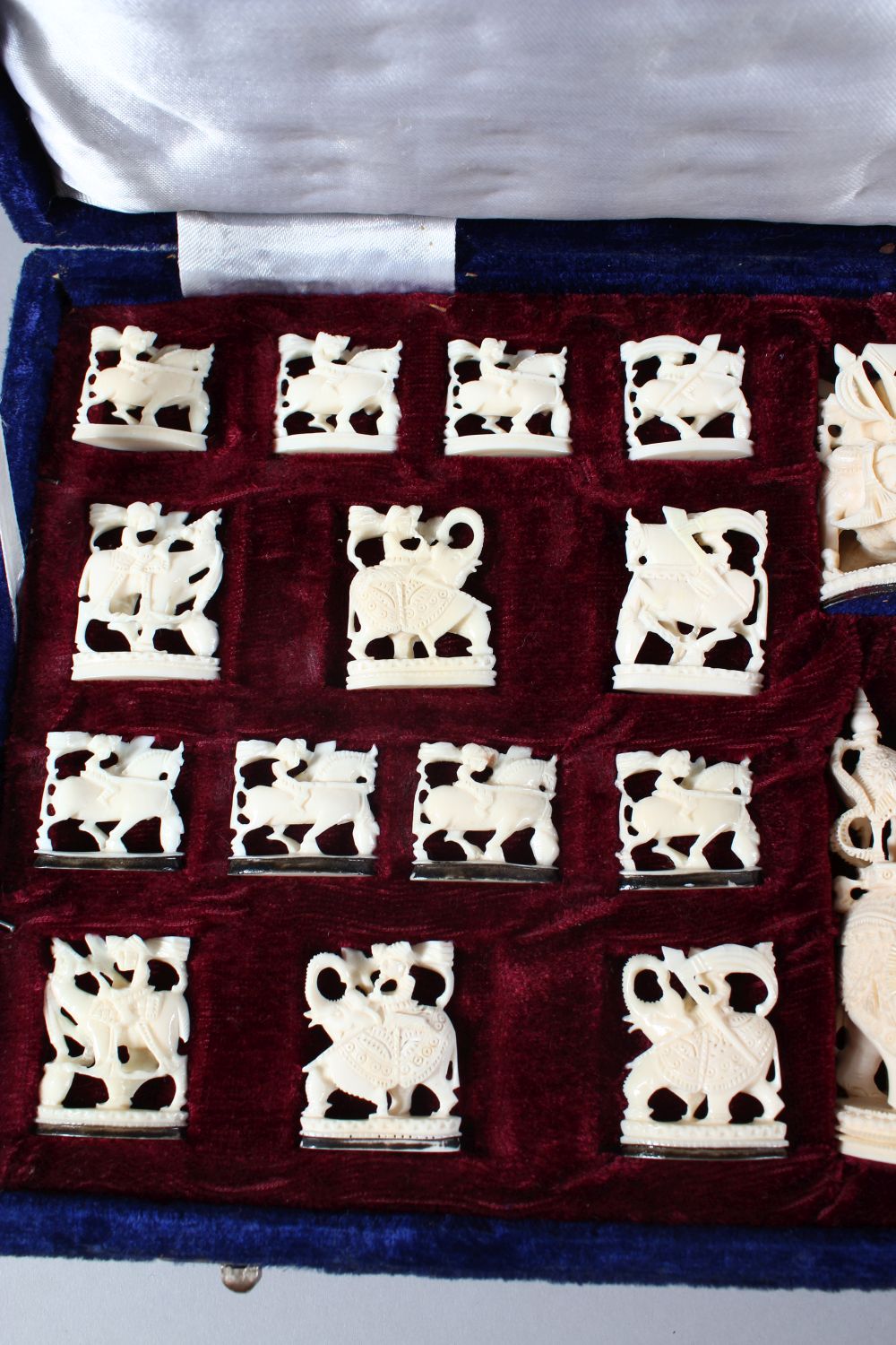 A GOOD 19TH / 20TH CENTURY INDIAN CARVED IVORY CHESS SET IN ORIGINAL BOX, from 10cm high down to 2. - Image 2 of 12