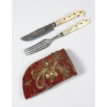 A SET OF 19TH CENTURY OTTOMAN KNIFE AND FORK IN A SILVER THREAD EMBROIDERED VELVET SCABBARD, 20cm