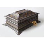 A GOOD KOFTAGARI STEEL CASKET, with gold inlaid decoration, 15cm long.