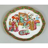 A GOOD 19TH CENTURY CHINESE CANTON FAMILLE ROSE PORCELAIN LOBED DISH / TRAY, decorated with scenes