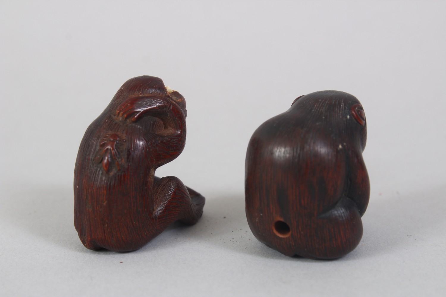 TWO GOOD JAPANESE MEIJI PERIOD CARVED WOODEN NETSUKE OF MONKEYS, both monkeys in seated positions - Image 3 of 4