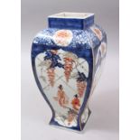 A GOOD 18TH / 19TH CENTURY JAPANESE IMARI PORCELAIN TAPERING VASE, the vase decorated in typical